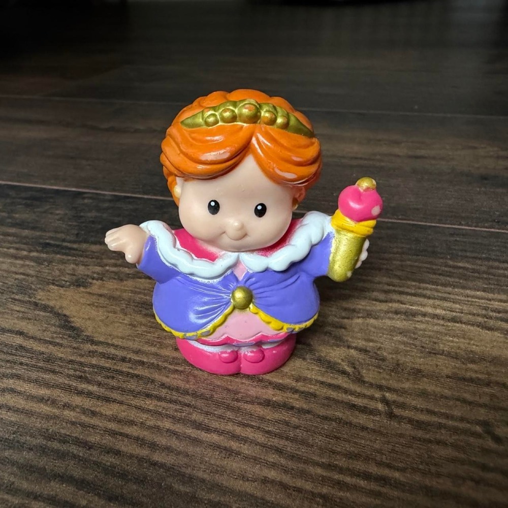 Fisher Price Little People Queen from the little Kingdom Palace 2002